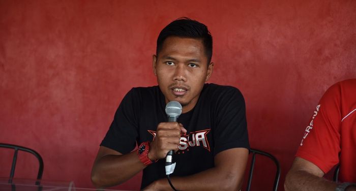 Pemain Persija Jakarta, Tony Sucipto saat memberikan keterangan pers, di di Stadion Kapten I Wayan Dipta, Gianyar, Bali, Kamis (25/4/2019).