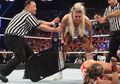 Ini Alasan Charlotte Flair Tetap Hajar Ronda Rousey Meski Udah Didiskualifikasi