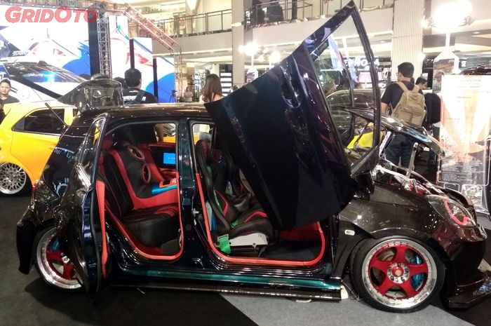 Modifikasi Avanza  Pintu  Gunting 