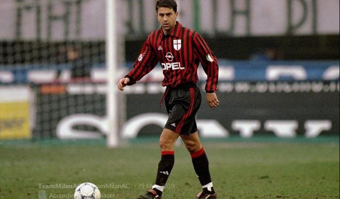 Alessandro Costacurta saat memperkuat AC Milan.