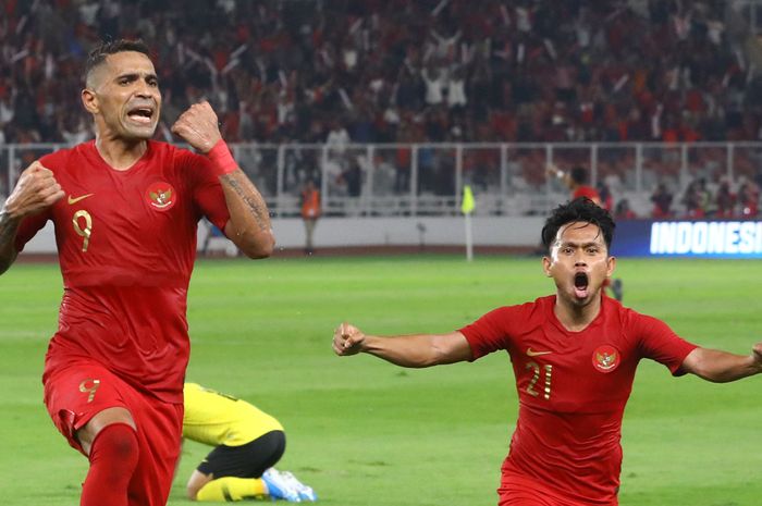 Pemain Timnas Indonesia Manaha Alberto Goncalves meluapkan kegembiraan usai mencetak gol ke gawang Timnas Malaysia pada ajang kualifikasi Piala Dunia Qatar 2022 di Stadion Utama Gelora Bung Karno, Jakarta, Kamis (5/9/2019).