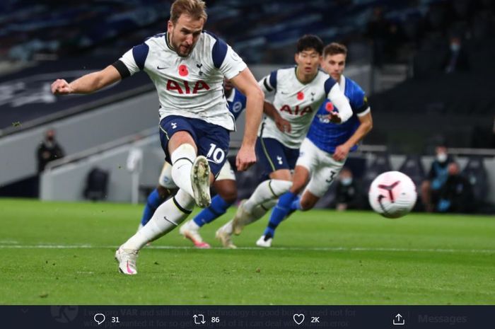 Harry Kane mencetak gol Tottenham Hotspur ke gawang Brighton &amp; Hove Albion, 1 November 2020.