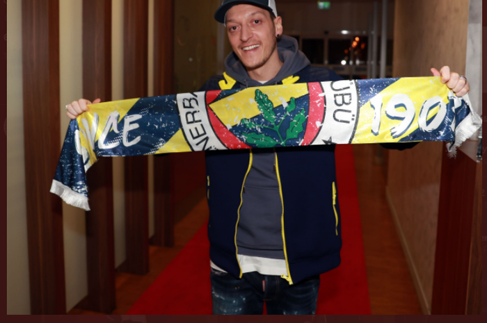 Bintang Fenerbahce, Mesut Oezil.