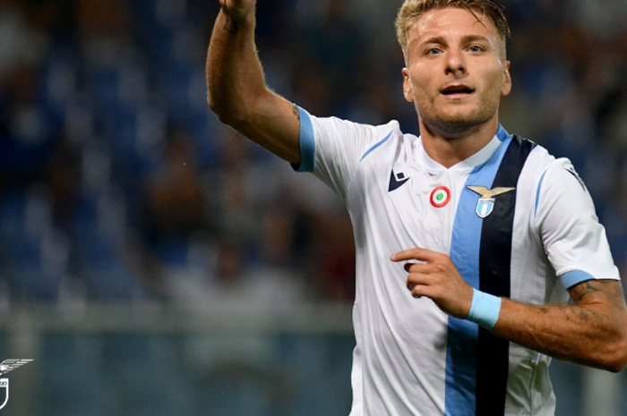 Striker Lazio, Ciro Immobile, merayakan gol yang dicetaknya ke gawang Sampdoria dalam laga perdana Liga Italia Serie A 2019-2020, Senin (26/8/2019) di Stadion Luigi Ferraris, Genoa.