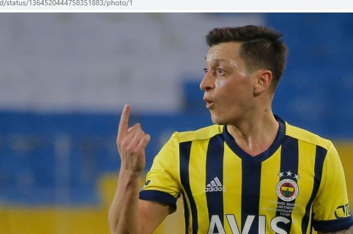 Gelandang Fenerbahce, Mesut Oezil.