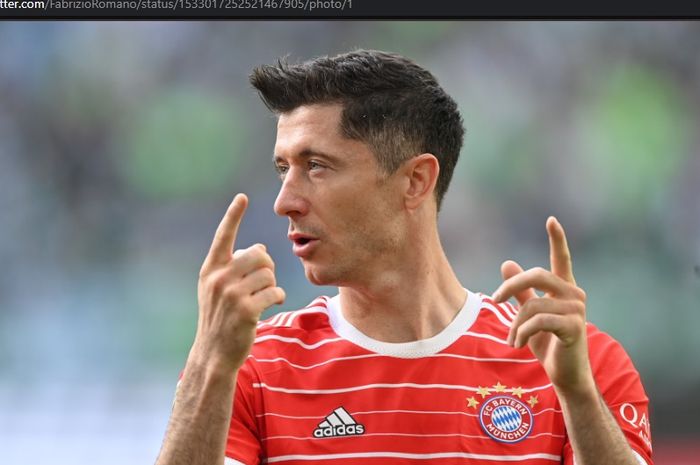 Penyerang Bayern Muenchen, Robert Lewandowski, masuk dalam buruan Paris Saint-Germain (PSG) bersaing dengan Barcelona.