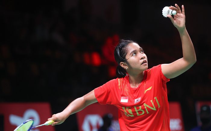 Pebulu tangkis tunggal putri Indonesia, Ester Nurumi Tri Wardoyo, saat bertanding melawan wakil Jerman, Thuc Phuong Nguyen, pada pertandingan pertama penyisihan Grup A Uber Cup 2020, di Ceres Arena, Aarhus, Denmark, Sabtu (9/10/2021)