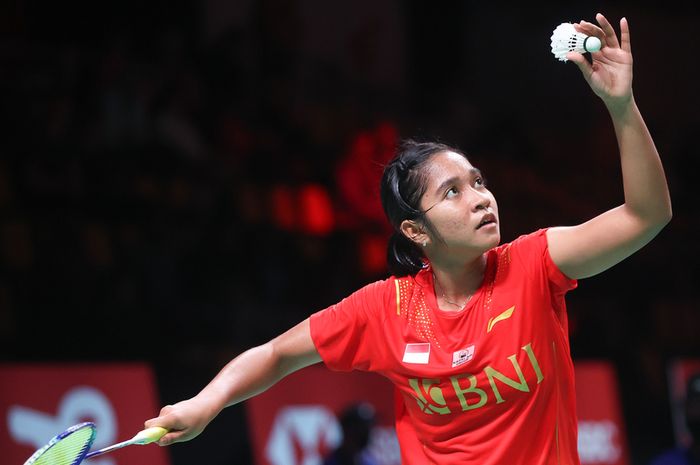 Pebulu tangkis tunggal putri Indonesia, Ester Nurumi Tri Wardoyo, saat bertanding melawan wakil Jerman, Thuc Phuong Nguyen, pada pertandingan pertama penyisihan Grup A Uber Cup 2020, di Ceres Arena, Aarhus, Denmark, Sabtu (9/10/2021)