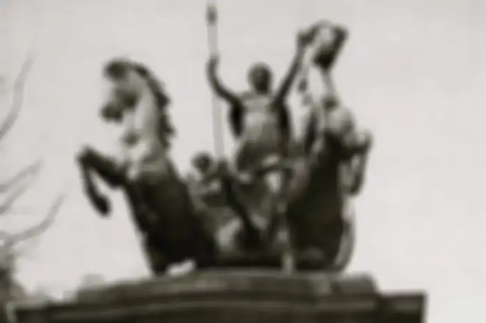 Seorang fotografer Donald Mcleish memotret keindahan kota London antara tahun 1926 hingga 1927. Bagaimana kota London di tahun 1920-an?