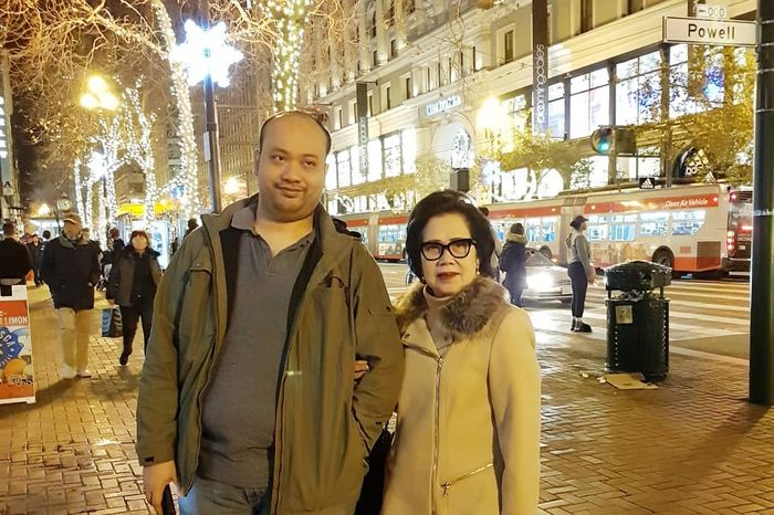 Emmy Muchlis dan suaminya