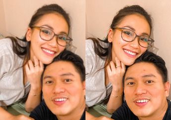 Bantah Keras Tudingan Putus hingga Sang Adik Sebut Orang Sirik, Ayu Ting Ting Pamer Foto Mesra Gelendotan di Bahu Aditya Jayusman, sang Biduan: Siapa Bilang Putus?