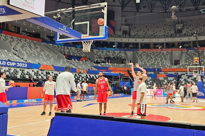 Suasana pemain timnas basket Kanada dalam latihan di Indonesia Arena, Senayan, Jakarta, Kamis (23/8/2023) jelang pertandingan melawan Prancis di FIBA World Cup 2023.