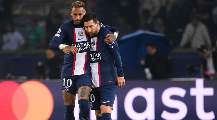Lionel Messi dan Neymar merayakan gol PSG ke gawang Maccabi Haifa dalam duel Liga Champions di Parc des Princes, Paris (25/10/2022).