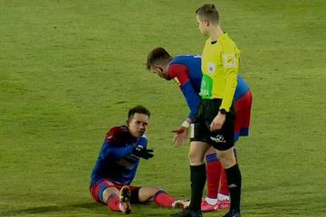 Egy Maulana Vikri saat mengalami cedera pada laga FK Senica vs Liptovsky Mikulas (4/12/2021).
