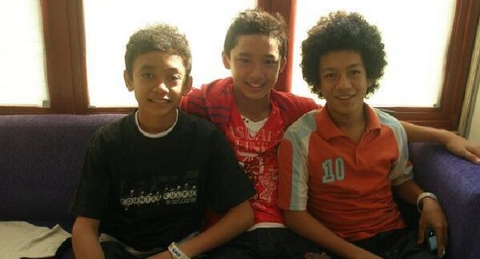 Jojo bersama pemain film King, Rangga Raditya (kiri) dan Lucky Martin (kanan)