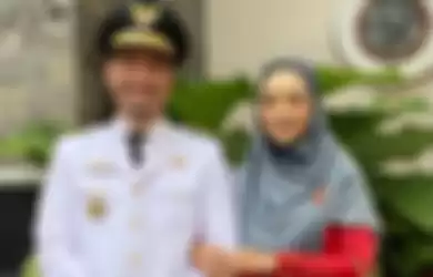 Nuri Maulida mendampingi pelantikan sang suami sebagai Wakil Bupati Lampung Selatan.