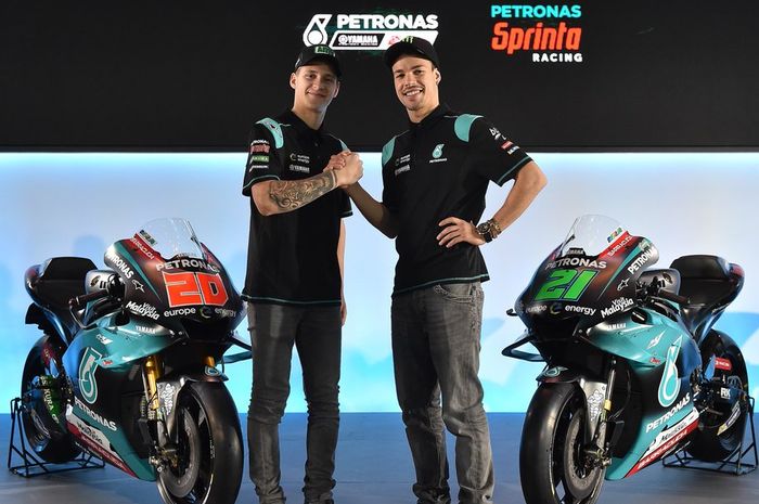 Franco Morbidelli dan Fabio Quartararo saat menjalani peremian tim Petronas Yamaha SRT untuk MotoGP 2019 di Kuala Lumpur, Malaysia, Senin (28/1/2019).