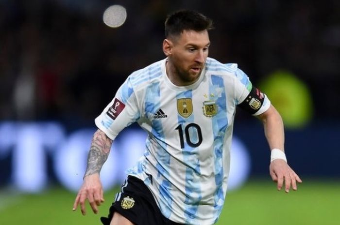 Aksi Lionel Messi bersama timnas Argentina saat mengenakan wrist tape.