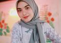 Inspirasi Gaya Hijab Simpel untuk ke Pesta ala Vebby Palwinta