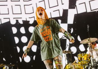 Pernah Takut Suaranya Rusak, Paramore Akhirnya Nyanyikan Lagu 'All I Wanted' untuk Pertama Kali Setelah 17 Tahun Dirilis!