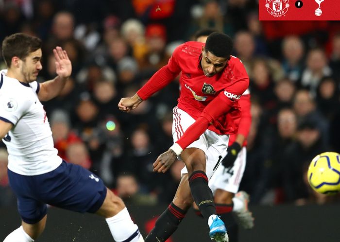 Penyerang Manchester United, Marcus Rashford, mencetak gol ke gawang Tottenham Hotspur dalam laga Liga Inggris di Stadion Old Trafford, Rabu (4/12/2019).