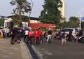 Mentang-mentang PSBB Dilonggarkan, Orang-orang Langsung Gerudukan Olahraga ke GBK, Antrean Sampai Mengular, Netizen: Norak!