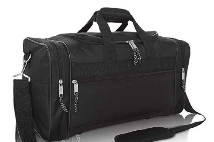 Bukannya laptop, ponsel atau barang mewah lainnya, ternyata tas itu berisi hewan peliharaan pria tersebut.