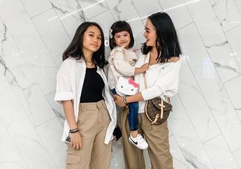 Modisnya 5 Fashion Kompak Jasmine Abeng Bareng Sang Mama, Ririn Ekawati. Kece Semua!