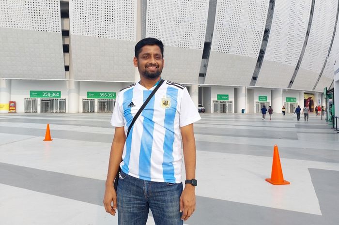 Fans Argentina Harikumar yang datang memberikan dukungan timnas U-17 Argentina memuji atmosfer Jakarta International Stadium (JIS), Jakarata Utara, Kamis (17/11/2023).