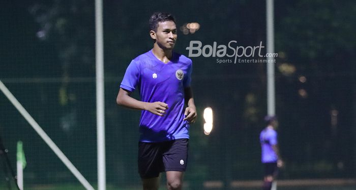 Osvaldo Haay sedang berlatih dalam pemusatan latihan timnas U-22 Indonesia di Lapangan D, Senayan, Jakarta, 2 Maret 2021.