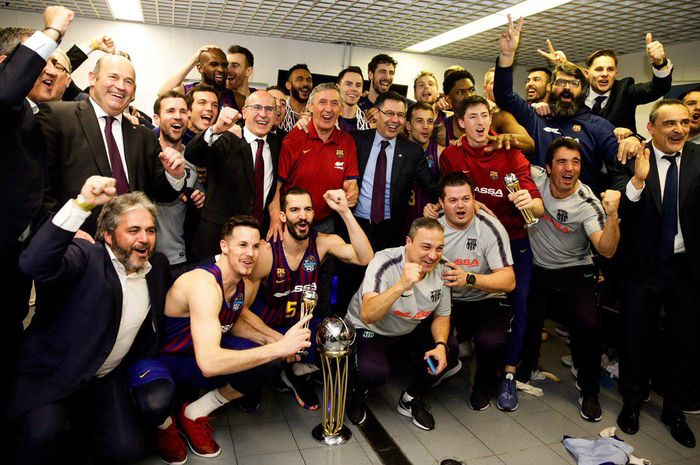 Klub basket Barcelona merayakan gelar juara Copa del Rey 2019 setelah mengalahkan Real Madrid, Senin (18/2/2019).