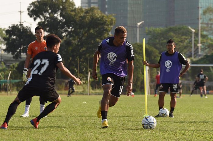 Fitra Ridwan dan Bruno Matos dalam latihan perdana Persija Jakarta di Myanmar, Minggu (10/3/2019), jelang laga kontra tuan rumah Shan United pada ajang Piala AFC 2019.