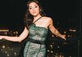 Berpose Seksi di Samping Kolam Renang, Tampilan Nikita Willy dengan Baju Transparan Jadi Sorotan!