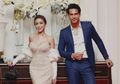 Sambut Hari Natal dengan Tunangan Tercinta, Jessica Iskandar Tampil Seksi Sederhana Pakai Rok Mini dan Sandal Jepit
