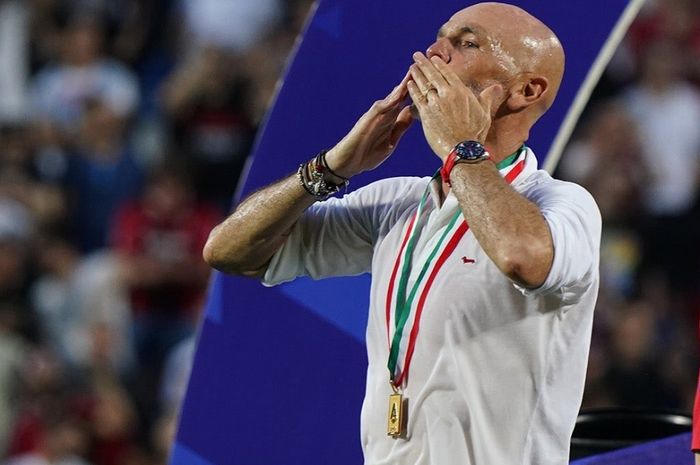 Pelatih AC Milan, Stefano Pioli tersiksa saat memenuhi nazarnya setelah Rossoneri scudetto.