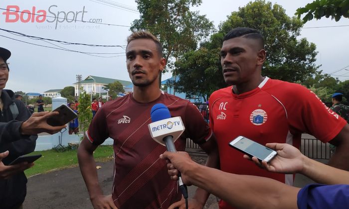 Pemain asing Persija Jakarta, Bruno Matos saat menjawab pertanyaan wartawan di mess pemain Persija, Halim Perdanakusuma, Jakarta, Senin (25/3/2019).