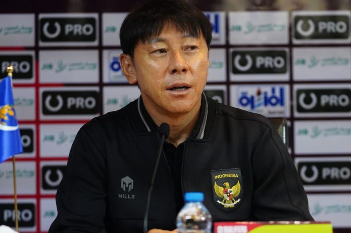 Shin Tae-yong di konferensi pers jelang laga Irak Vs Timnas Indonesia di Basra International Stadium, pada Rabu (15/11/2023).