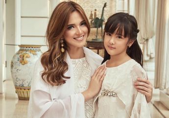 Makan Ketupat Lebaran Bersama Keluarga Suami, Baju Nia Ramadhani Jadi Sorotan 'Dikondisikan Bu Hajah!'