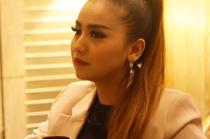 Paranormal Mama Ella Sebut Pasangan Artis Berinisial R Dan N Akan
