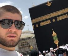 Momen Semringah Khabib Nurmagomedov di Mekah, Sempat Ditanya tentang Indonesia saat Umroh