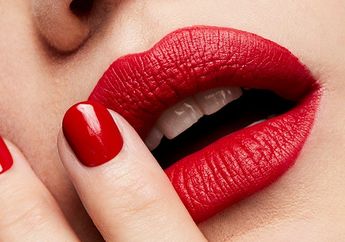 Anti Menor dan Belepotan, Gini 7 Langkah Memakai Lipstik Merah