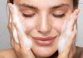 3 Rekomendasi Sabun Cuci Muka Anti Aging di Bawah 100 Ribu Rupiah