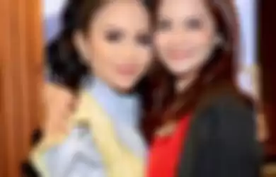 Setelah sebelas tahun berlalu dari kasus video Ariel Noah, Cut Tari membagikan foto mesra dengan Krisdayanti. Netizen sibuk bahas wajahnya.