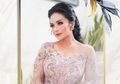 Akhirnya Krisdayanti Foto Bareng dengan Aurel dan Azriel, Tampilan KD saat Acara Pengajian Pakai Kebaya dan Hijab Jadi Sorotan