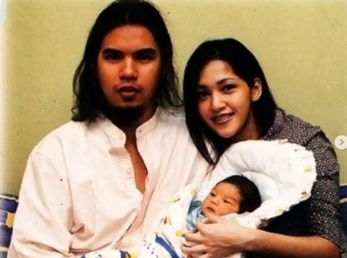 Foto jadul <a href='https://jatim.tribunnews.com/tag/maia-estianty' title='Maia Estianty'>Maia Estianty</a> dan Ahmad Dhani jadi sorotan