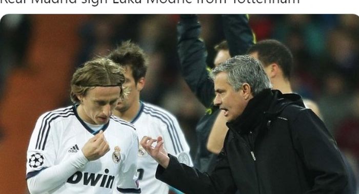 Gelandang tengah Real Madrid, Luka Modric, saat mendengarkan arahan dari Jose Mourinho.