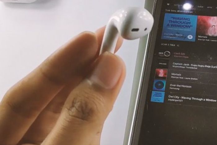 cara menggunakan earphone bluetooth i12