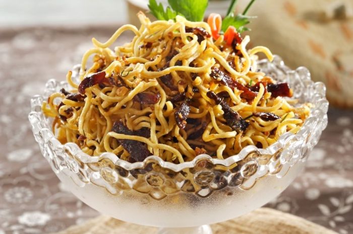 Crispy Noodle with Lime Leaves