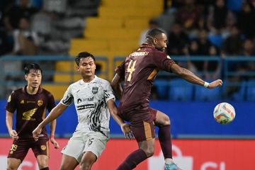 Aksi Yuran Fernandes saat laga PSM Makassar lawan Borneo FC pada pekan ke-30 Liga 1 2023/2024 di Stadion Batakan, Balikpapan, Jumat (29/3/2024).