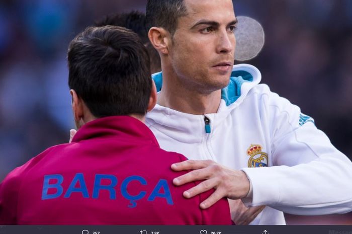 Momen duel antara Cristiano Ronaldo dan Lionel Messi.